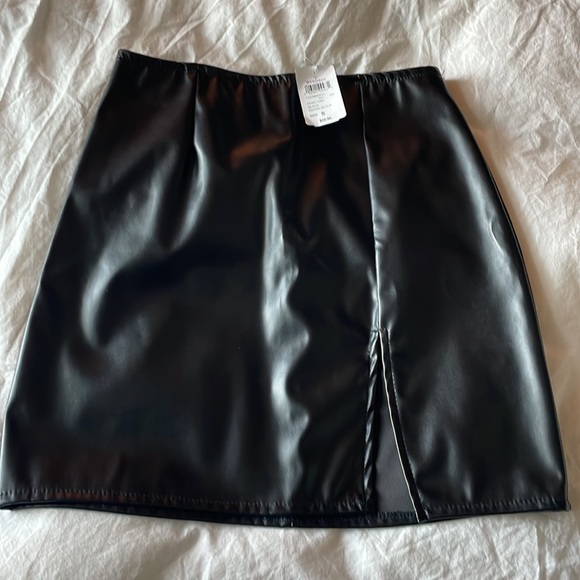 NWT Windsor Slay It With Style Mini Skirt black size small - Picture 3 of 7